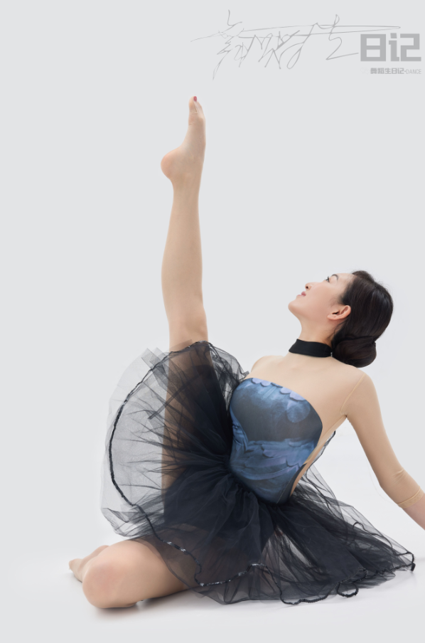 [GALLI嘉丽]舞蹈生日记 085 – 咚咚[33P／60.7MB]