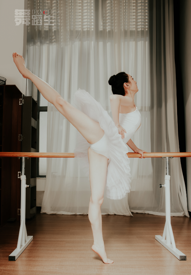 [GALLI嘉丽]舞蹈生日记 088 – 快乐舞步 余羽[40P／325MB]