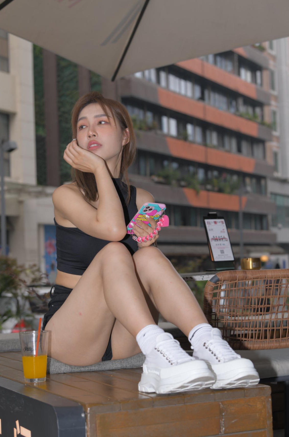 魔镜街拍 黑色牛仔热裤美女(套图+视频) 套图：15.4 GB | 视频：12.8 GB
