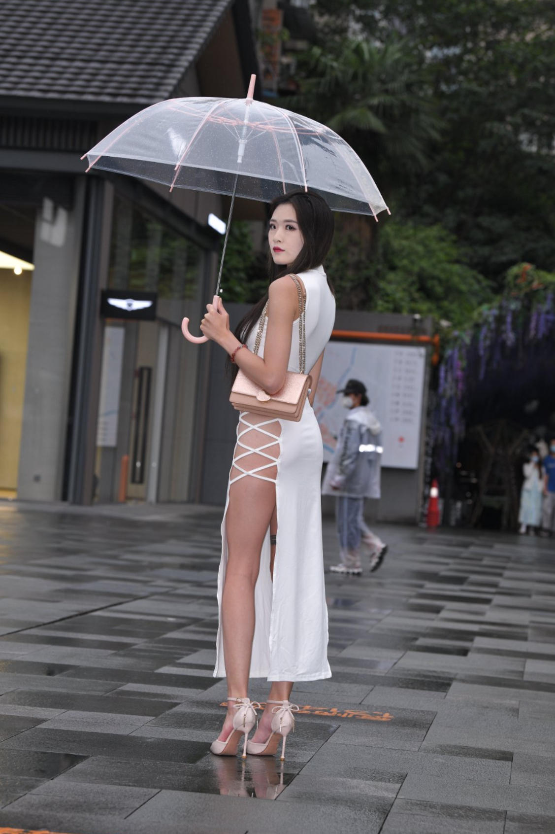 魔镜街拍 白色长裙美女320P4V 12.33G